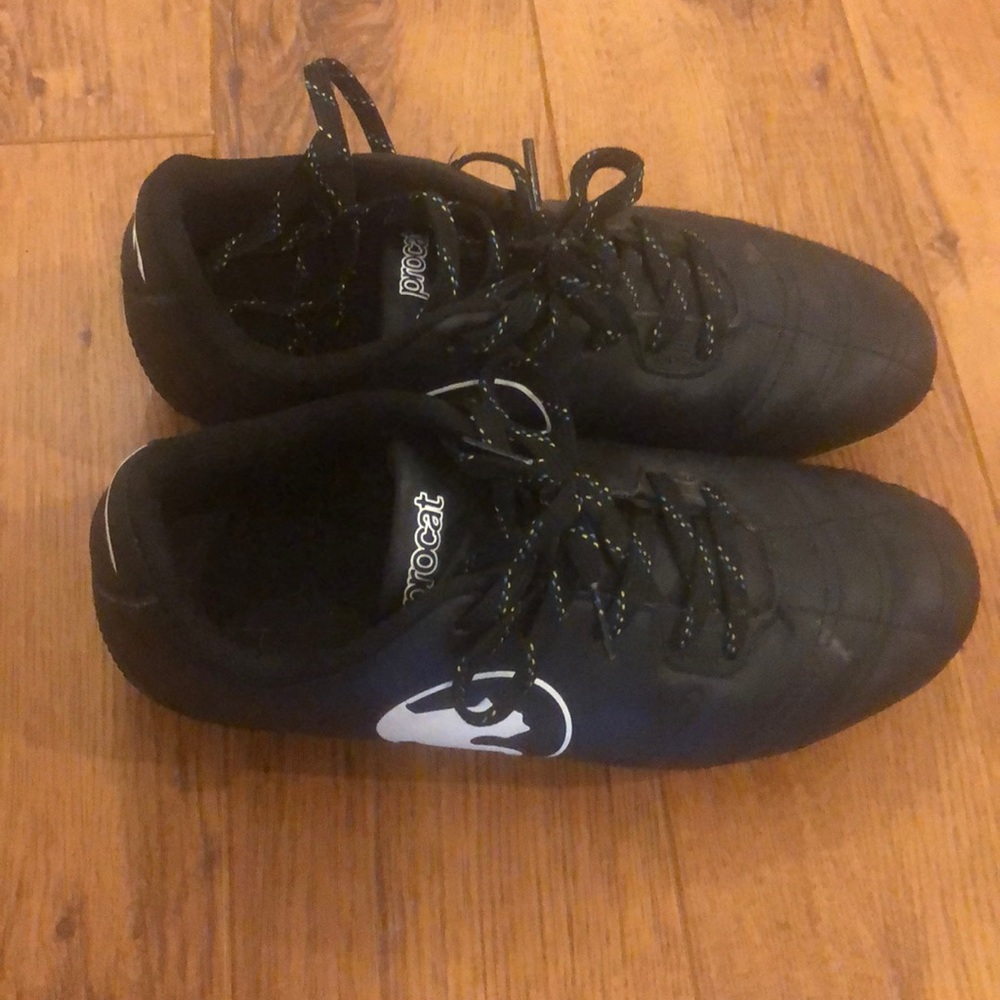 Child soccer shoes